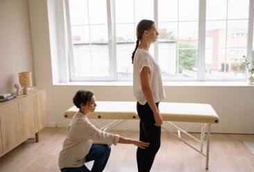 Como escolher uma cadeira ou carrinho postural: guia passo a passo Como escolher uma cadeira ou carrinho postural: guia passo a passo