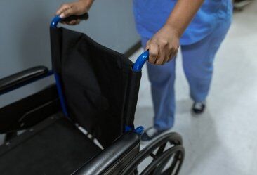 Como o cinto pélvico ajuda no posicionamento da pelve e na segurança do usuário Como o cinto pélvico ajuda no posicionamento da pelve e na segurança do usuário